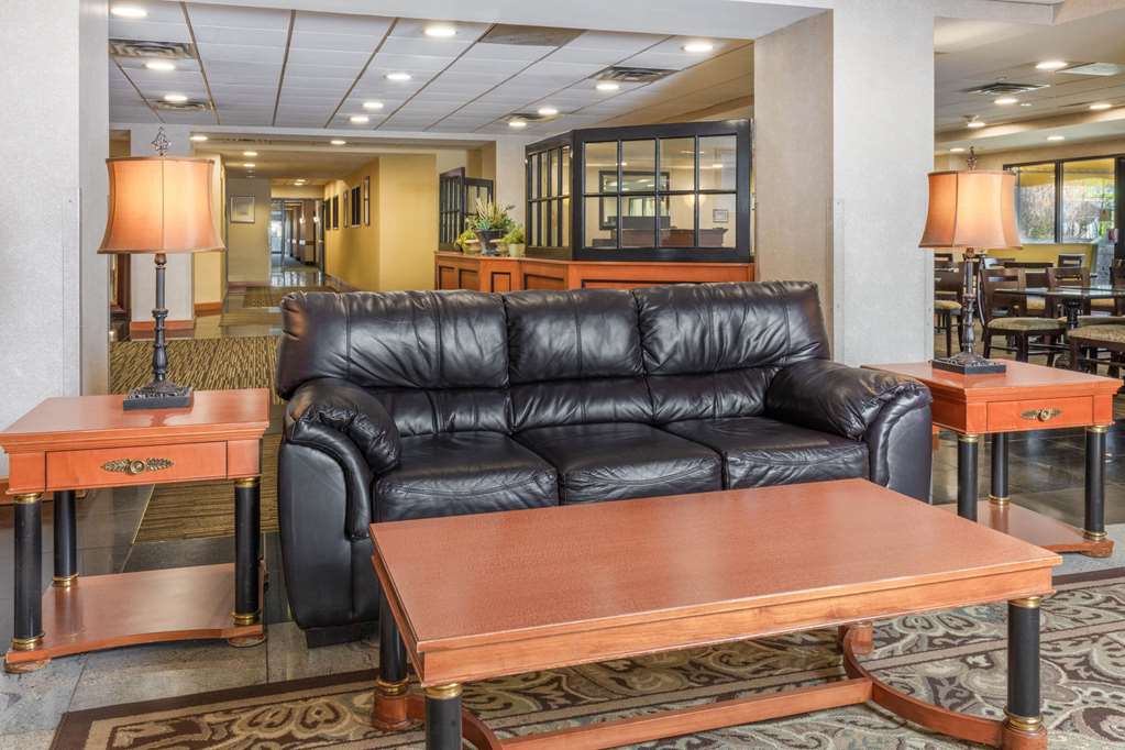 La Quinta Inn & Suites by Wyndham Garden City - photo 10