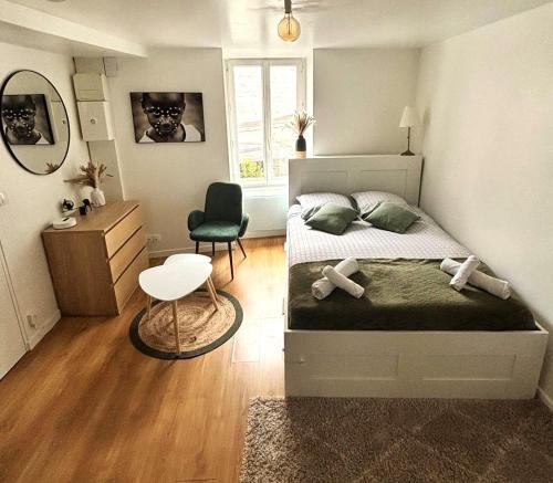 Studio Charme Cosy Proxi CDG & Parc Asterix - last minute hotel in Unknown City