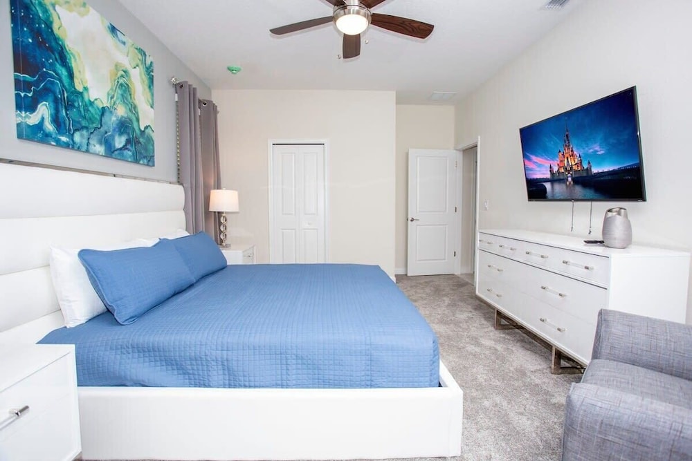 Fantastic Eight Bedrooms SF w Screened Pool at Storey Lake Resort 2887 - photo 8