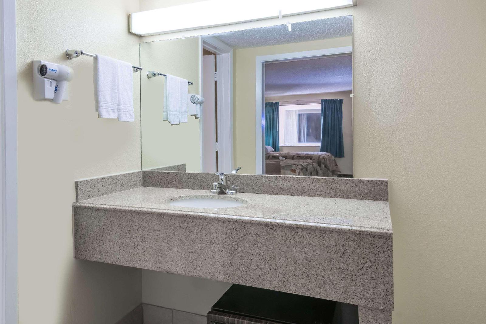 Skylite Inn - photo 17