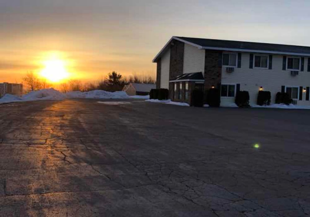 Value Host Motor Inn - photo 27