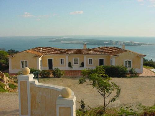 Ha Mar ao Luar - carbon neutral hotel in Setubal