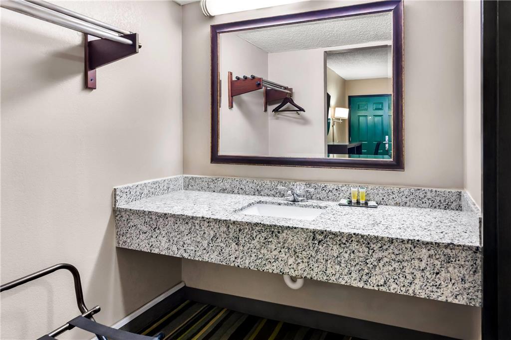 Super 8 by Wyndham Columbia - photo 22