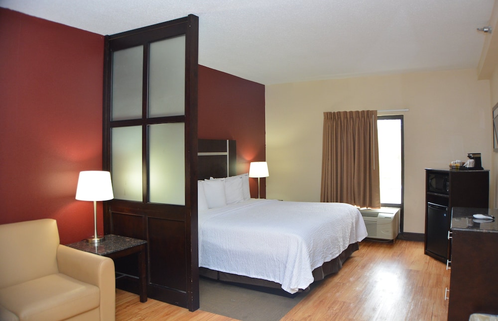 Red Roof Inn PLUS & Suites Chattanooga Downtown - photo 2