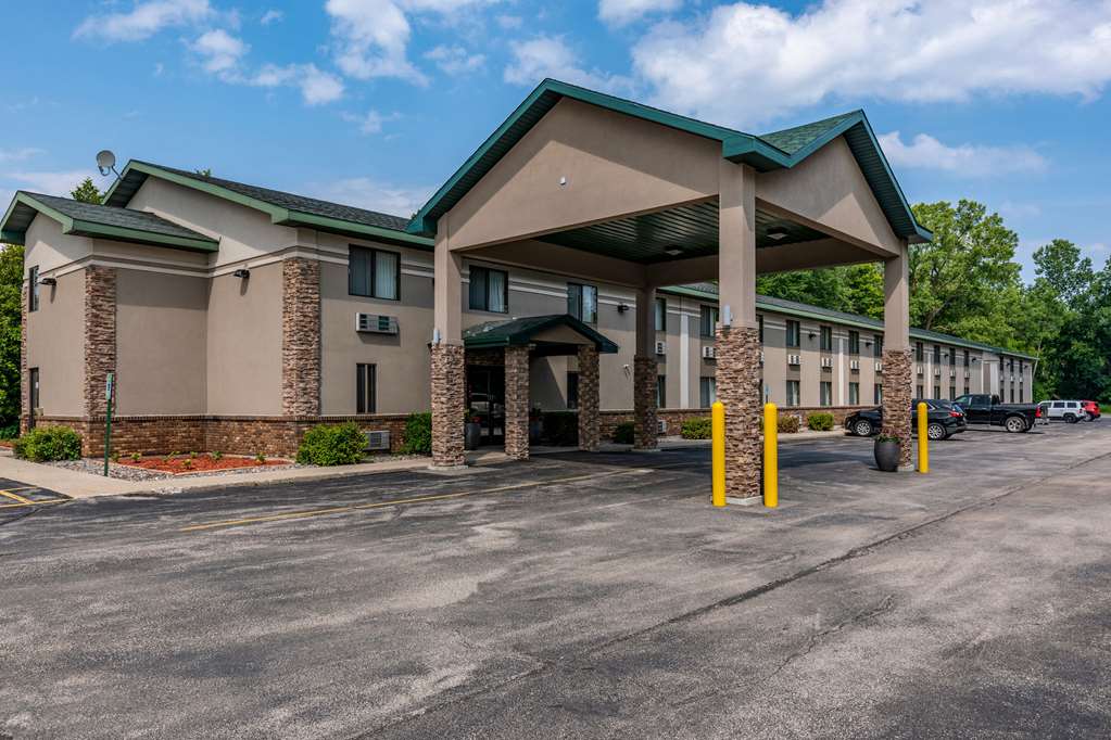 Quality Inn & Suites Marinette - photo 3