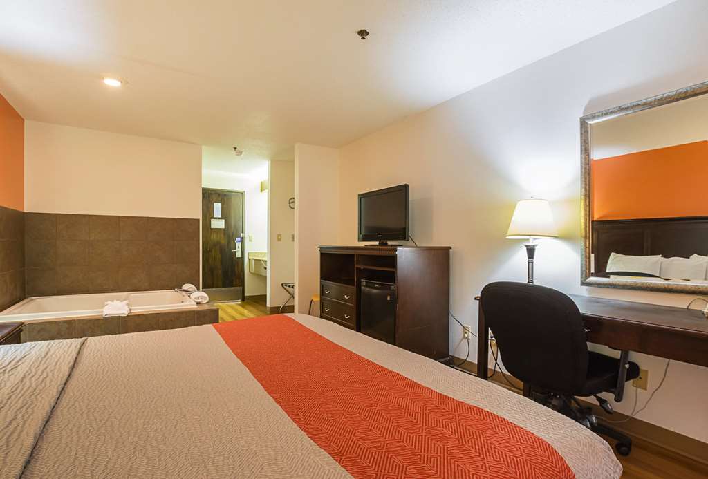 Motel 6 Waterloo IA Crossroads Mall Cedar Falls - photo 12