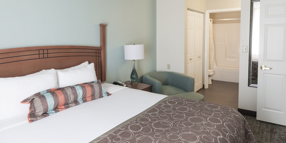 Staybridge Suites Fargo by IHG - photo 18