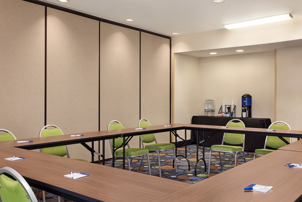 Holiday Inn Express Hotel & Suites Edmond by IHG - photo 55