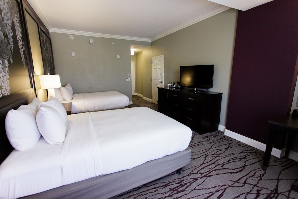 DoubleTree by Hilton Hotel Savannah Historic District - photo 15