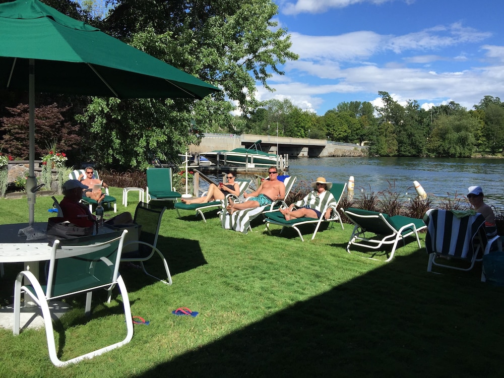 Boathouse Waterfront Lodging - photo 28