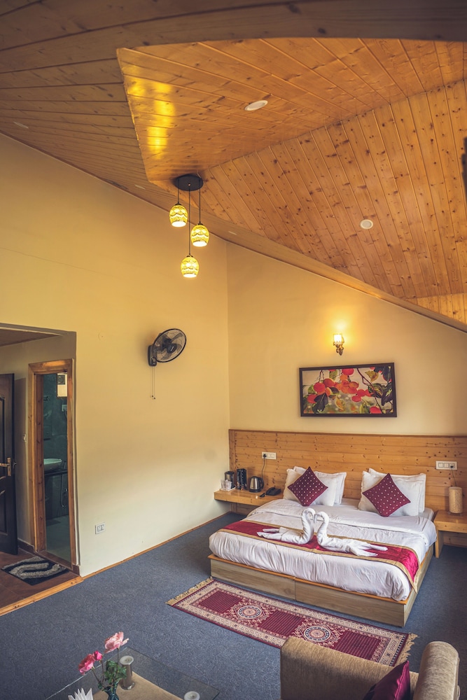 Persimmon Farmstead in Manali, India