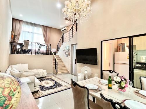 Free pick up and Stunning Luxury Family Home 2B2B