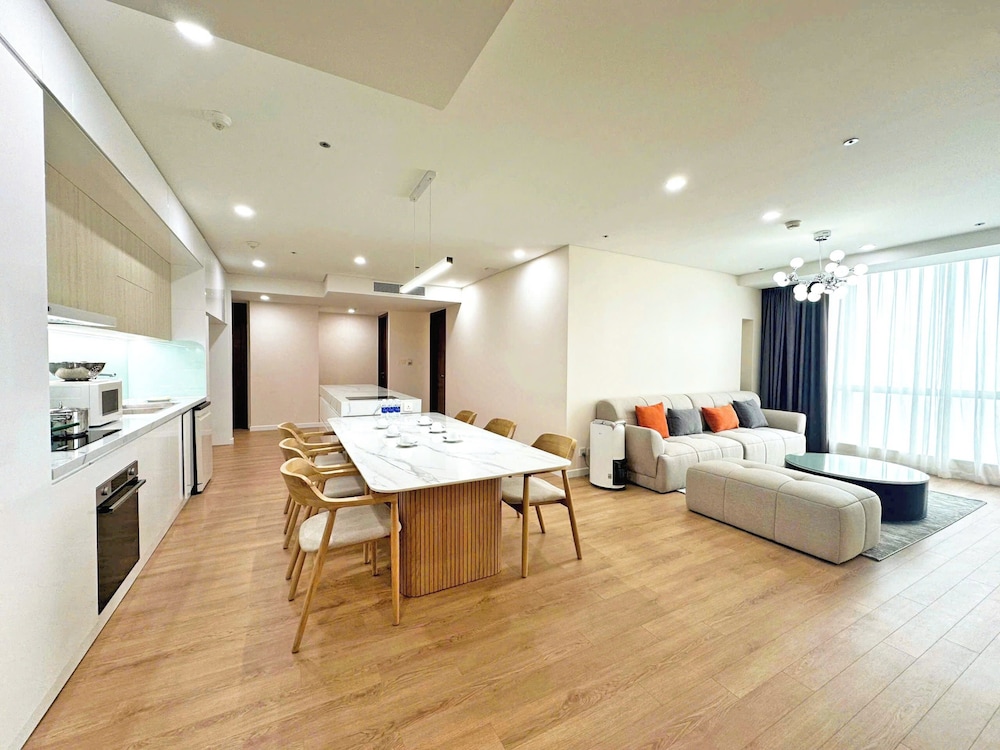Calidas Landmark72 Royal Residence Hanoi — 4-Star Luxury Hotel in Hanoi, Vietnam