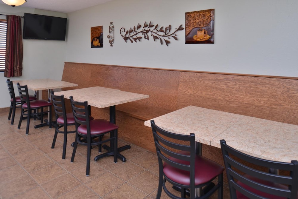 Cottonwood Inn and Conference Center - photo 30
