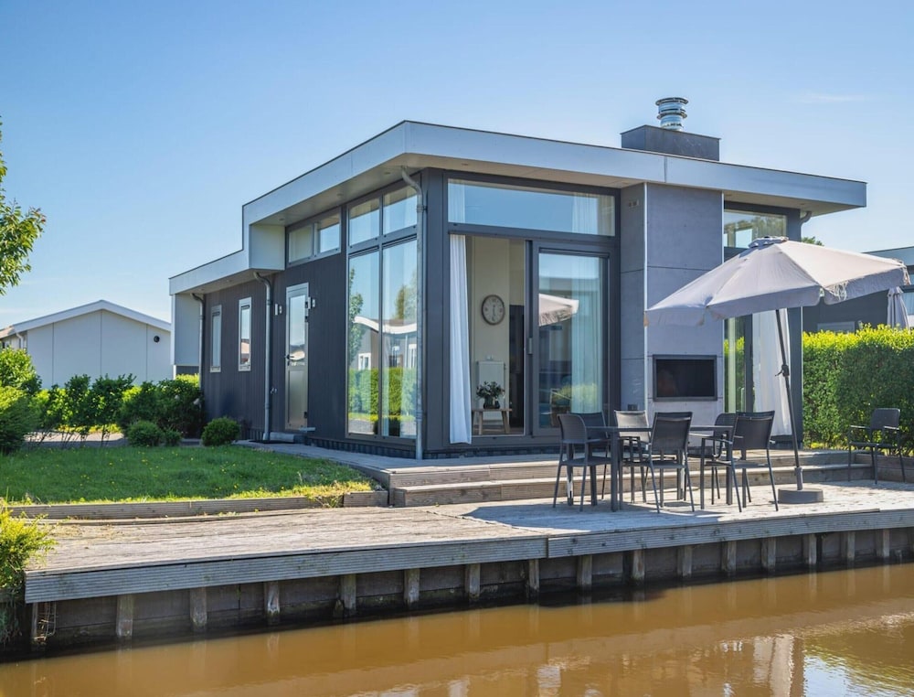 Drenthe Family Getaway w Garden — 4-Star Luxury Hotel in Alkmaar, Netherlands