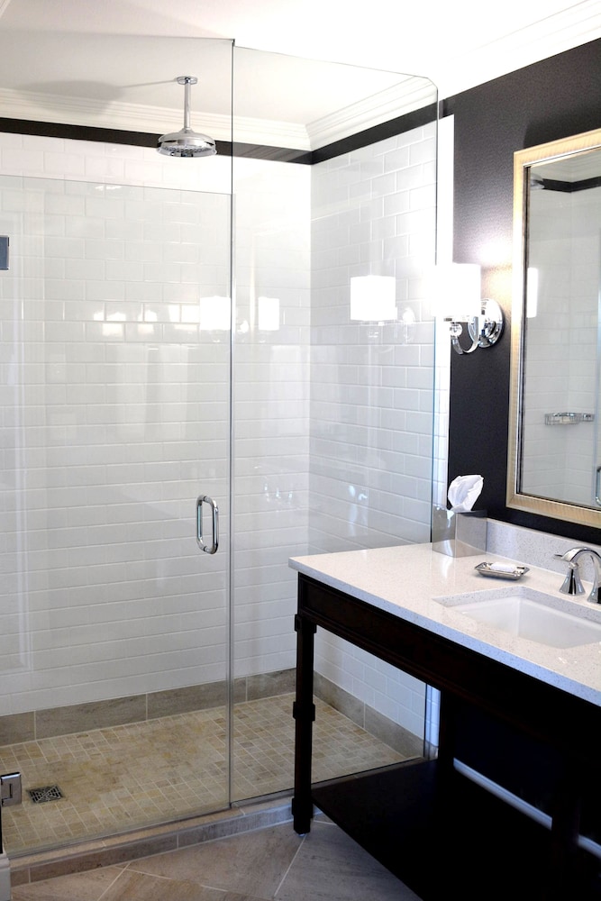 Majestic Inn & Spa - photo 55