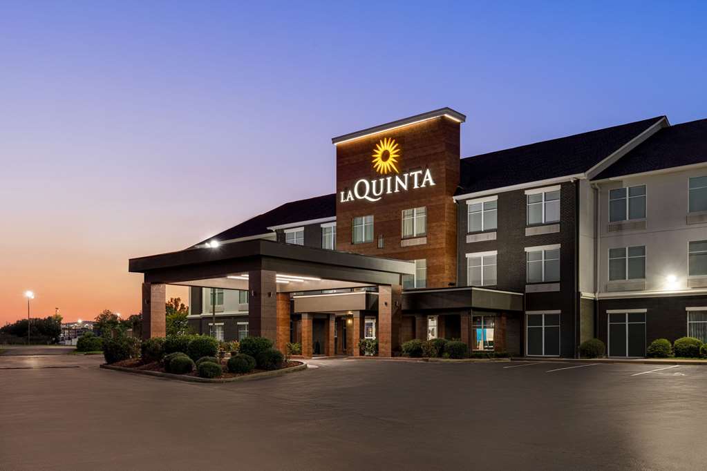 La Quinta Inn & Suites by Wyndham Oxford Anniston - photo 2