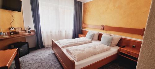 Doppelbett Gästezimmer 11min von Gießen 8 4km in Fernwald Steinbach in Steinbach, Germany