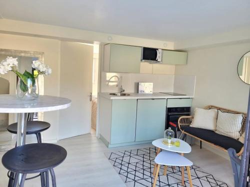 Cosy 2 Pieces a Sartrouville Au Centre a 500m de la Gare — hotel in Sartrouville