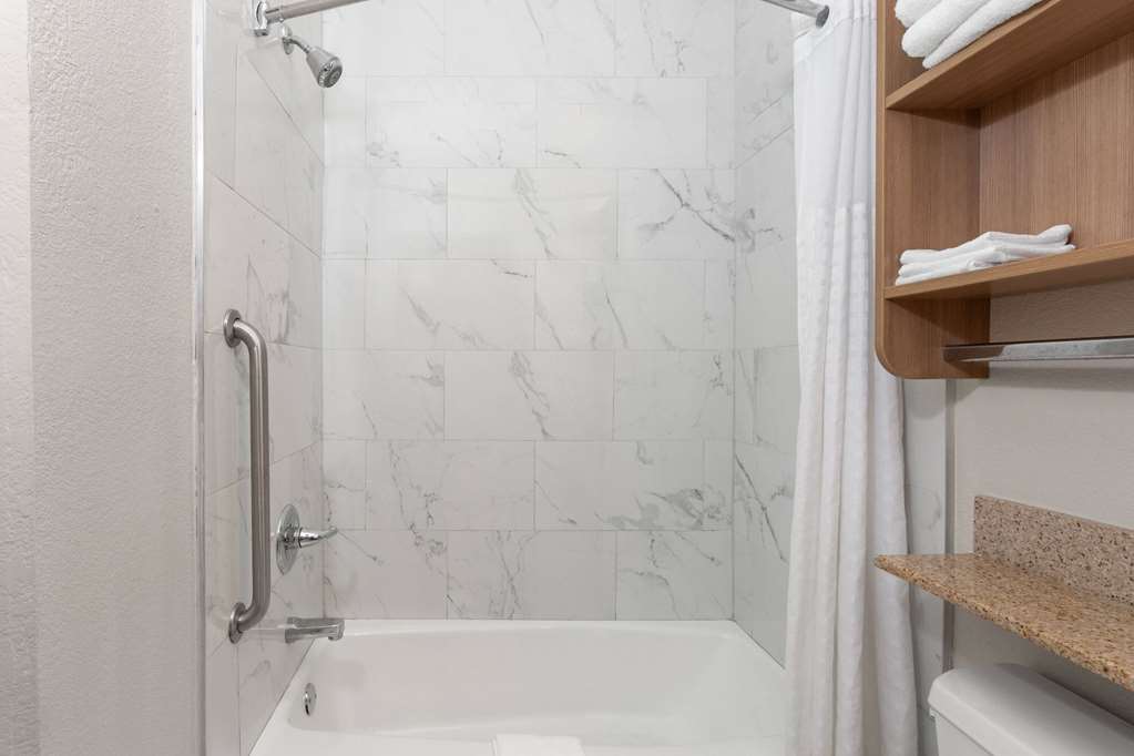 Microtel Inn & Suites by Wyndham Panama City - photo 30