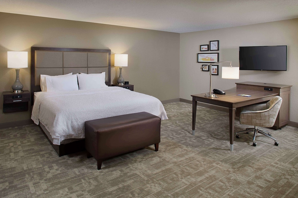 Hampton Inn Garden City Long Island - photo 11