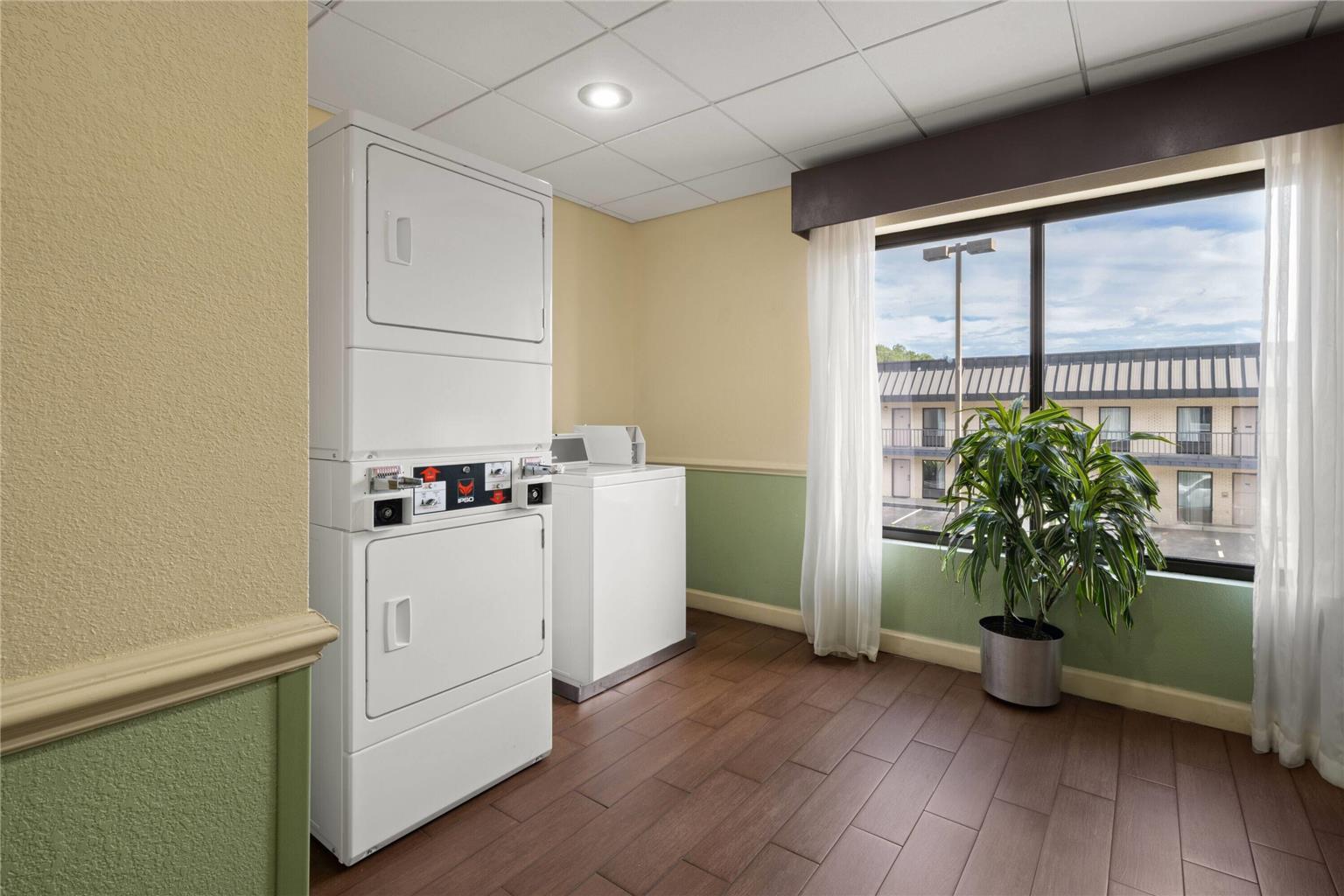 La Quinta Inn & Suites by Wyndham Florence - photo 85