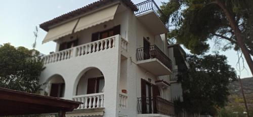 Villa sea view Poros island — 4-Star Luxury Hotel in Poros, Greece