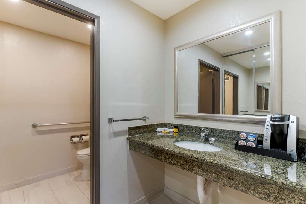 Best Western Plus Forest Park Inn - photo 51
