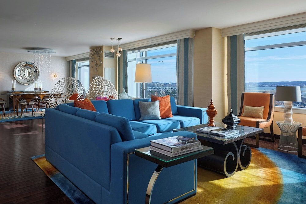 Renaissance Arlington Capital View Hotel - photo 16