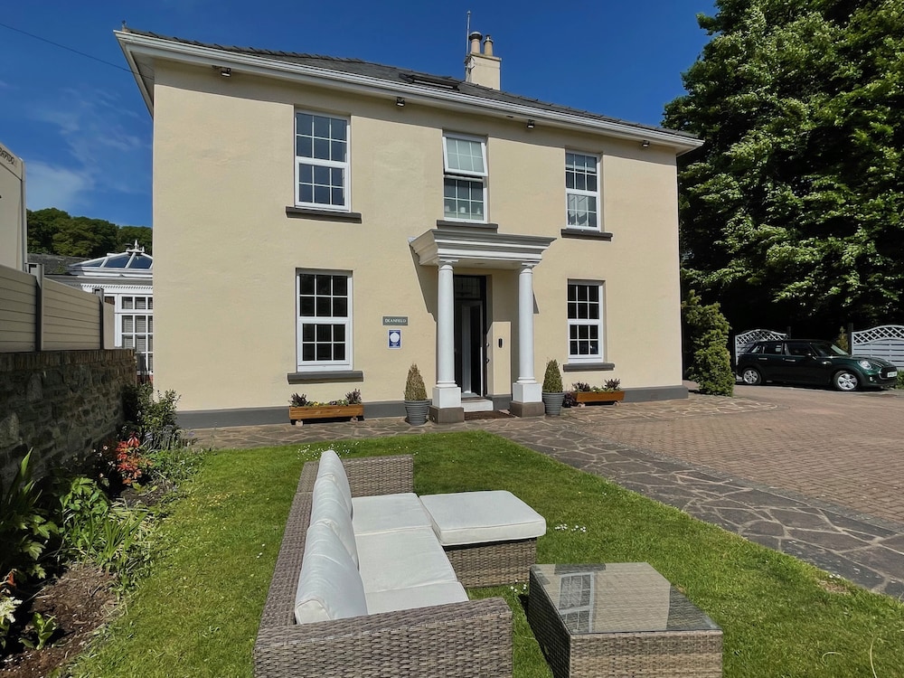 Deanfield Bed and Breakfast — 4-Star Luxury Hotel in Lydney, United Kingdom