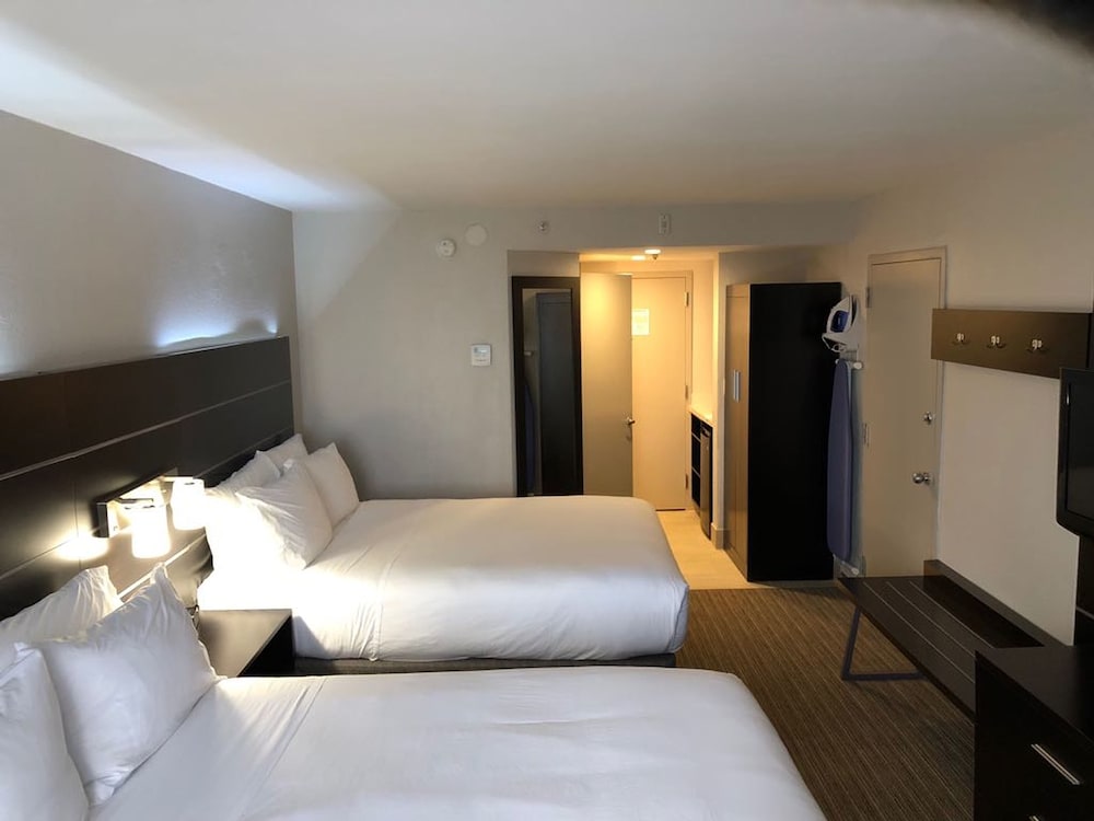 Holiday Inn Express & Suites Miami Hialeah by IHG - photo 14