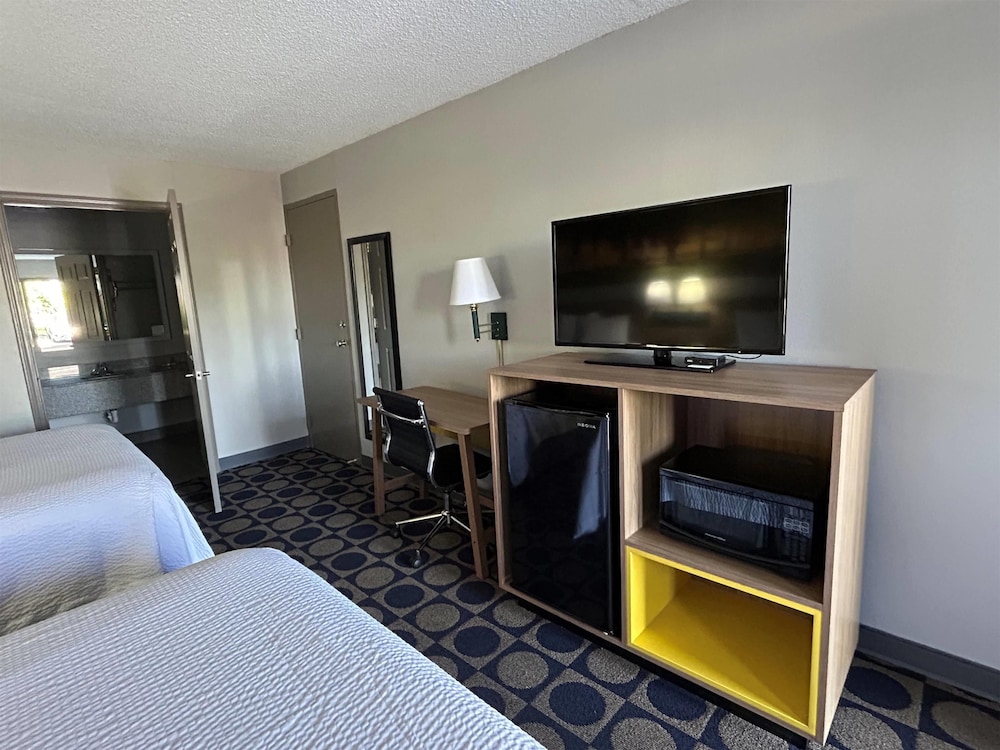 Days Inn by Wyndham Byron - photo 11