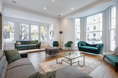 Perfectly Splendid Triplex House in Chelsea — 4-Star Luxury Hotel in London, United Kingdom