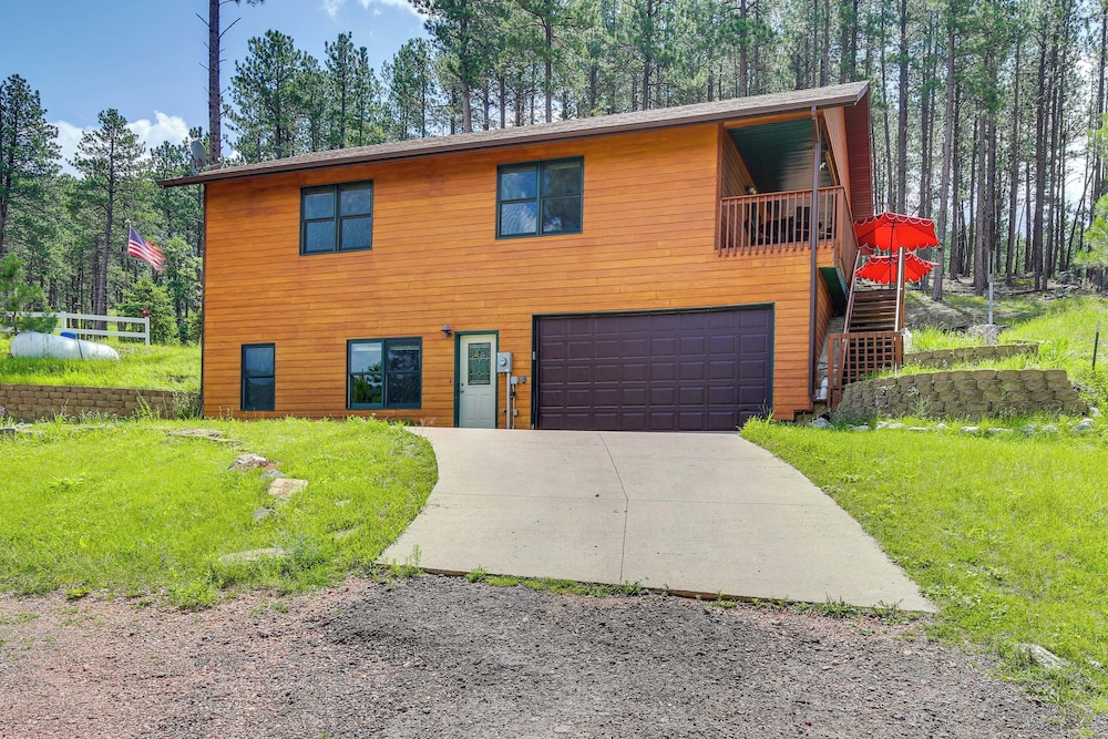 Keystone Escape with Amazing Mt Rushmore View in Keystone, United States