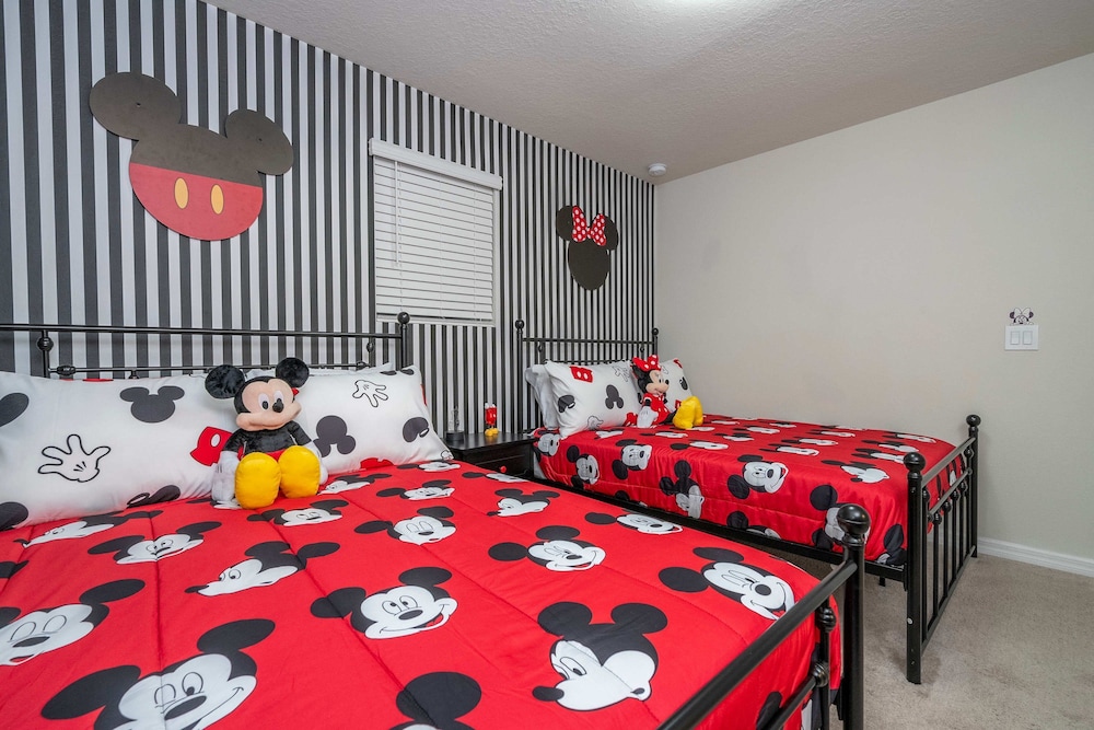 Amazing 5 Suite Home With Resort style Amenities - photo 56