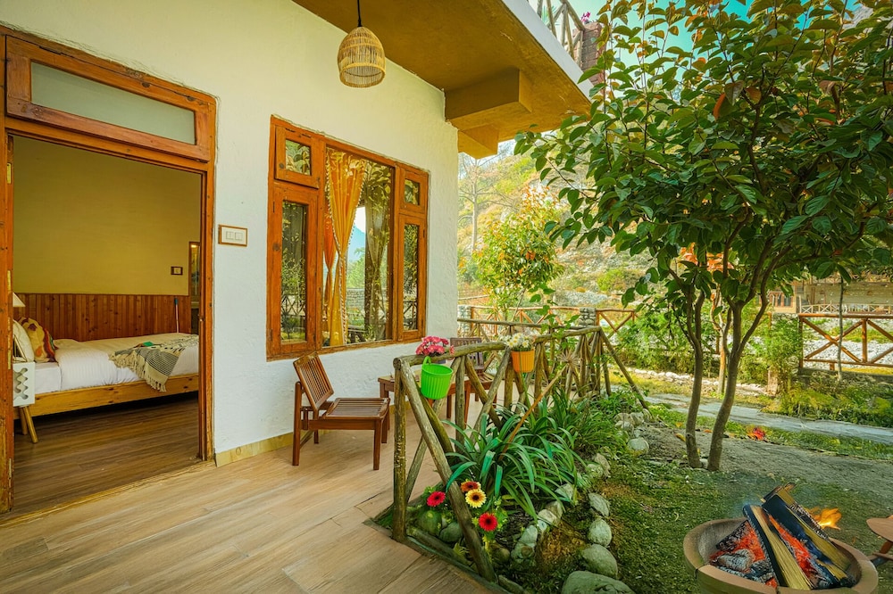 Tirthan Riverside Resort in Banjar, India