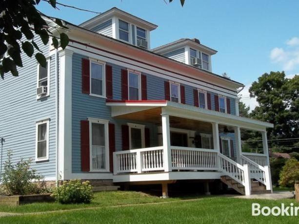 Tin Brook Bed And Breakfast 8180155 — Walden