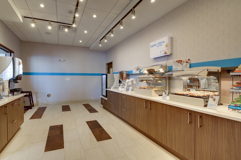 Holiday Inn Express & Suites Galesburg by IHG - photo 44
