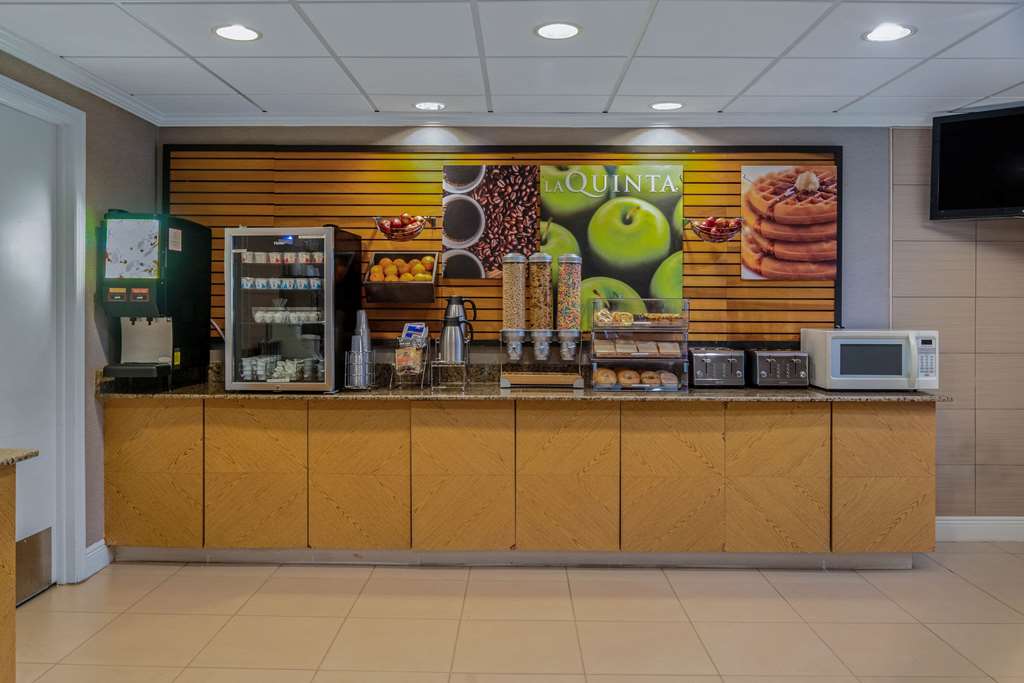 La Quinta Inn & Suites by Wyndham Naples East - photo 26