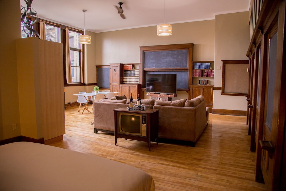 School 31 Lofts at Colors Studios - photo 76