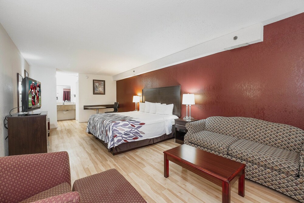 Red Roof Inn & Suites Rome - photo 12