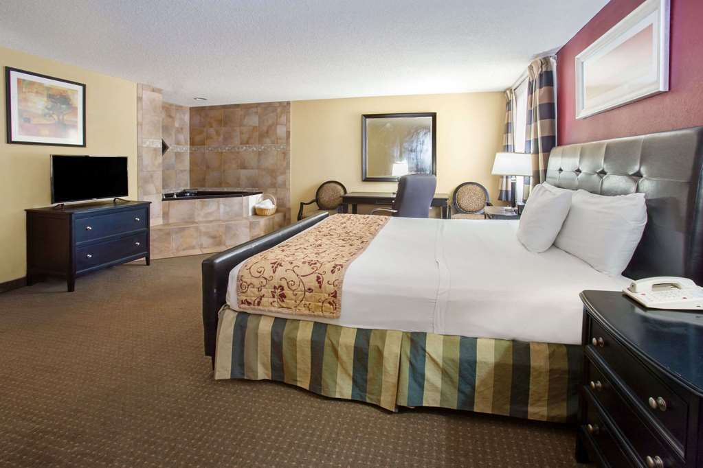 Ramada by Wyndham Bettendorf - photo 17