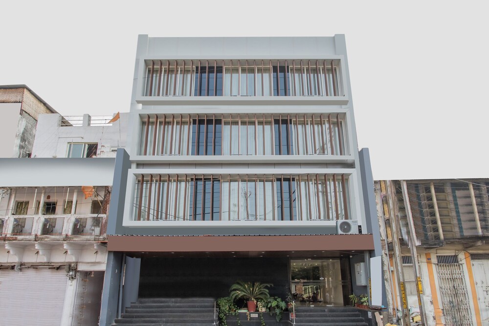 Oyo 10215 Hotel Nandi