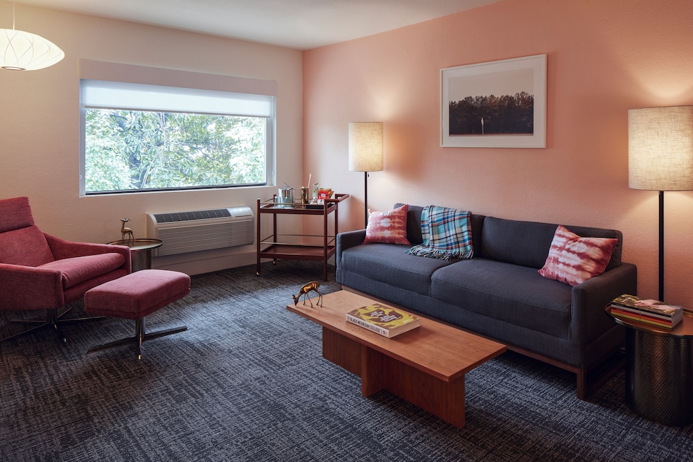 The Longleaf Hotel - photo 12
