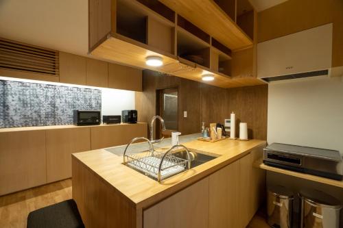 KANETSUNE Temple Lodging In Cultural Property — eco-hotel in Kyoto
