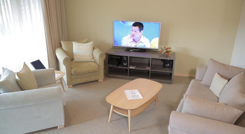 Gipsy Point Lakeside — hotel in Mallacoota