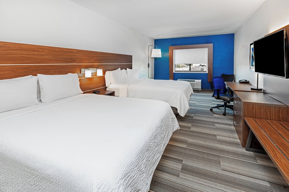 Holiday Inn Express & Suites Del Rio by IHG - photo 13