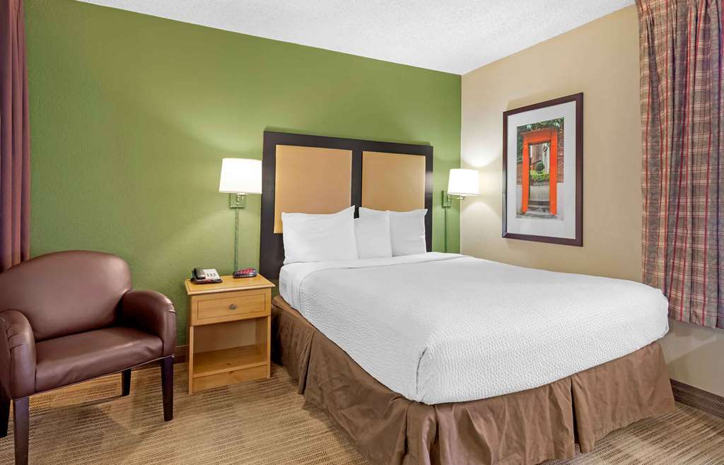 Extended Stay America Suites Houston Galleria Uptown - photo 9