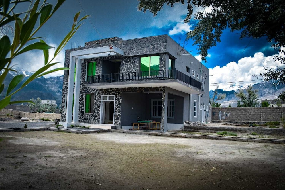 Hotel Sarfaranga & Restaurant skardu - carbon neutral hotel in Skardu