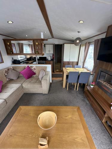 8 berth Waterside Ingoldmells Skegness R22 SANTANAVAN 6 in Ingoldmells, United Kingdom